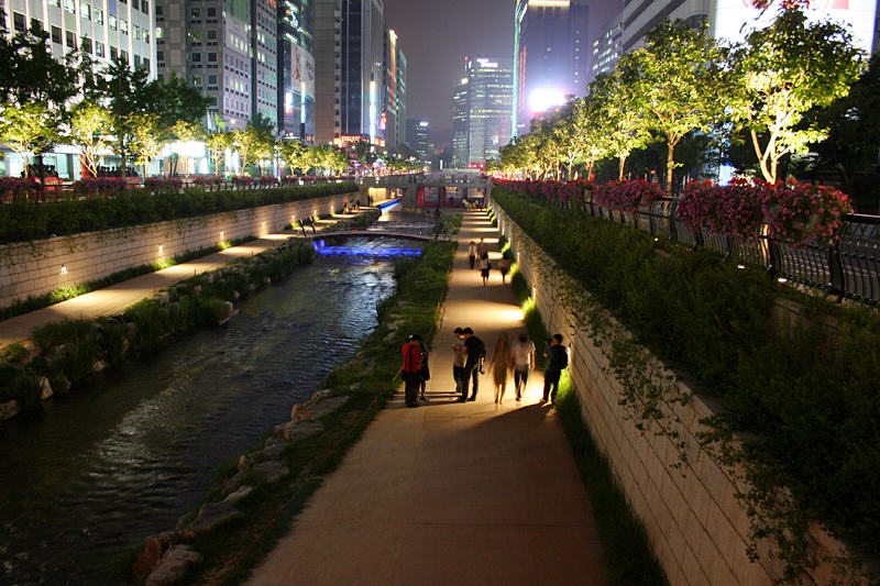 9) Cheonggyecheon stream in Seoul. Credit d'n'c