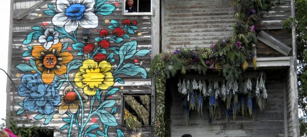 Abandoned and Auctioned, an Old House Finds a Future in Flowers