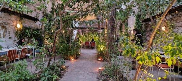 How Do Biophilic Design Approaches in Cafes and Restaurants in Buenos Aires Motivate Their Customers?