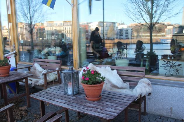   Common urban space and one of the cafes. Photos: Maria Ignatieva 